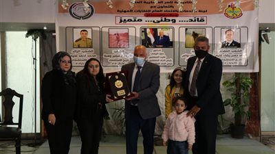 بالصور.. تكريم أسر الشهداء بنقابة المهن التعليمية