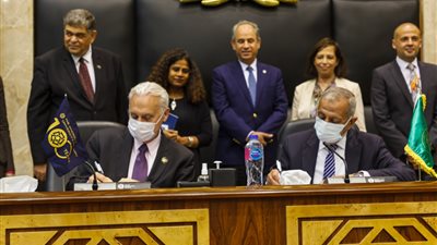 الجامعة الأمريكية توقع مذكرة تفاهم مع الأكاديمية العربية لتكنولوجيا العلوم والنقل البحري واتفاقية شراكة استراتيجية مع جامعة العلمين الدولية