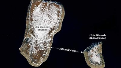 جزيرتان إذا انطلقت من إحداها اليوم سوف تصل بالأمس !