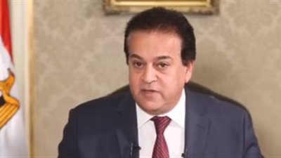 خالد عبد الغفار يستعرض تقريرًا بشأن أداء قطاع التنمية والخدمات بالوزارة