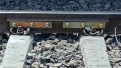 بيان مهم من وزارة النقل بشأن وصلات خشبية وربطها بقضبان السكة الحديد