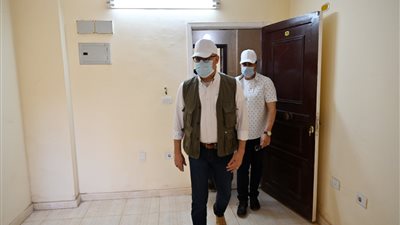 وزير الإسكان ومحافظ أسوان يتفقدان مشروعات الشريط النهرى السياحى بمدينة أسوان الجديدة