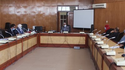 بدء أولى الدورات التدريبية لمركز تنمية قدرات القيادات الأكاديمية بجامعة جنوب الوادى