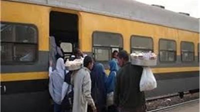 عقوبات تنتظر الباعة الجائلين في قطارات السكة الحديد.. حبس وغرامة