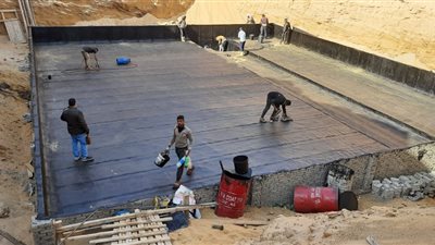 رئيس جهاز قنا الجديدة: جارٍ الانتهاء من تنفيذ أعمال خط المياه الرئيسى بالمدينة  