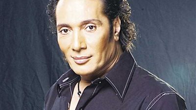 اصابة مطرب وفنان شهير وزوجته بكورونا