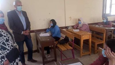 مدير تعليم الإسماعيلية يتفقد الامتحانات التجريبية الاسترشادية للثانوية العامة..صور