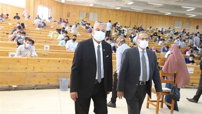 6800 طالب وطالبة أدوا امتحانات اليوم الأول بجامعة جنوب الوادى