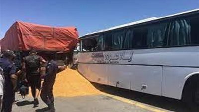 عاجل| مصرع واصابة 50 شخصا فى تصادم تريلا بحافلة بالعاصمة الادارية.. والسبب صادم