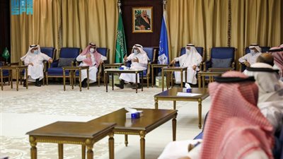  رئيس جامعة الملك سعود السعودية يقوم بالتوقع اتفاقية تمويل تعليمي مع بنك الرياض
