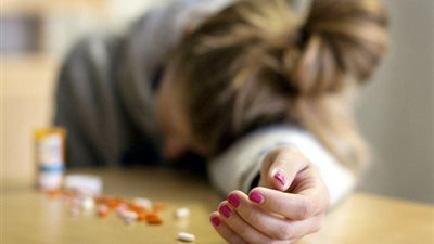 طالبة بالإعدادية تحاول الانتحار.. بسبب امتحان الدراسات