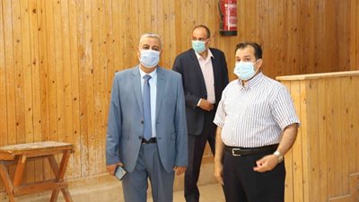 10351 طالبا وطالبة يؤدون امتحانات اليوم الاحد بجامعة جنوب الوادى