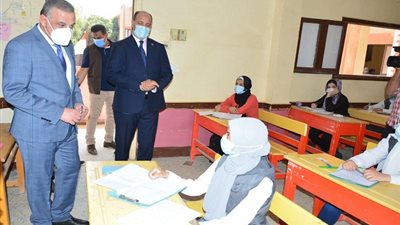 محافظ سوهاج يؤكد توفير أدوات التطهير والتعقيم بلجان الاعدادية 