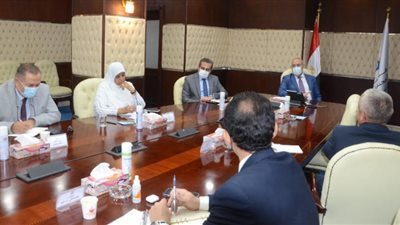 وزير الإسكان يتابع موقف البت في طلبات التصالح على مخالفات البناء فى المدن الجديدة