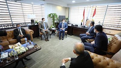 خالد عبدالغفار يسلم 57 مليون جنيه لصندوق تحيا مصر