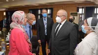 الخشت: التطوير الشامل للمستشفيات الجامعية ينطلق من الدور المجتمعي لجامعة القاهرة