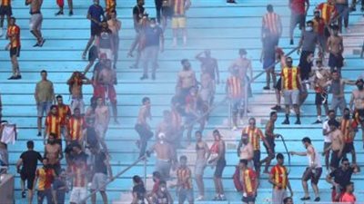 عاجل| تأحيل مباراة الاهلى والترجى بسبب شغب الجماهير