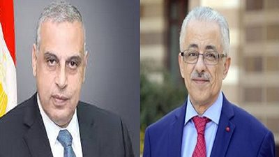 اختراق الاجراءات الاحترازية.. كارثة فى سوهاج.. تجمع آلاف طلاب الثانوية العامة فى قاعة للدروس الخصوصية.. بالفيديو