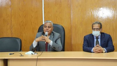 رئيس جامعة جنوب الوادى يلتقى بالمشاركين فى برنامج مودة