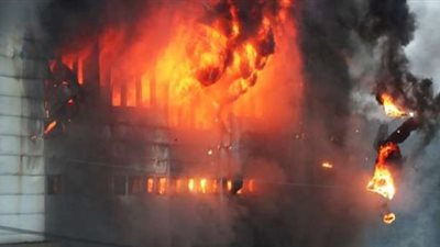  حريق وزارة الزراعة يلتهم 10 سيارات 