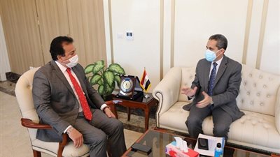 عبدالغفار ورحمى يتابعان تنفيذ الأعمال الإنشائية بالجامعة التكنولوجية بالغربية 