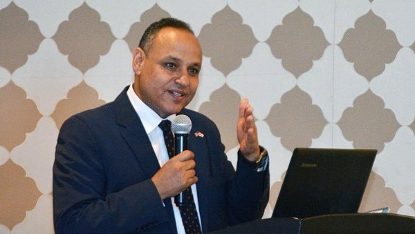 الدكتور محمود صقر