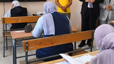 شارك في امتحانات الثانوية العامة واعرب هذه الجملة 