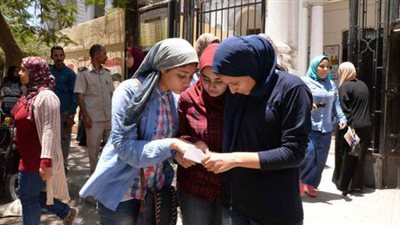 طالبة بالثانوية العامة : تم سحب كتابي من رئيس اللجنة و السبب كتابة ملاحظاتي فقط