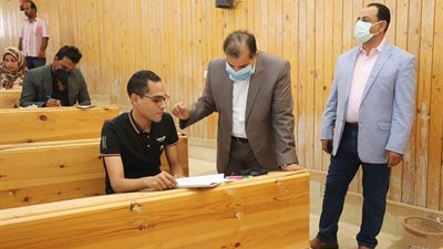 رئيس جامعة جنوب الوادي يؤكد تطبيق الاجراءات الاحترازية بامتحانات الدراسات العليا