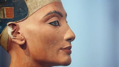 هل الملكة نفرتيتى سورية؟