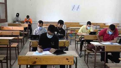  عاجل..  طلاب بالثانوية العامة يتعرضون لإغماءات أثناء امتحان الفيزياء  