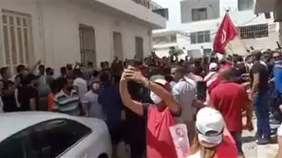 المتظاهرون التونسيون يقتحمون مقرات حزب النهضة الإخواني