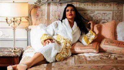 سمية الخشاب تثير الجدل على 