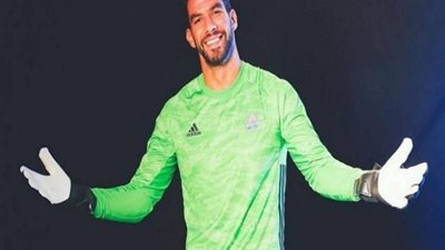 أزمة شريف اكرامى مع بيراميدز تشتعل.. والحارس: مش هبطل كلام عن الاهلى