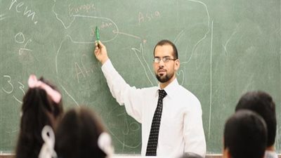 اتحاد معلمي مصر : السجن عامين وغرامة 250 ألف جنيه والفصل من الخدمة للمعلم الذى يزاول الدروس الخصوصية بمنزله.. وأحمد رشدي : 