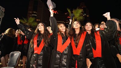 بالصور.. الأكاديمية العربية تحتفل بتخرج طلاب برامج التعليم الدولى 