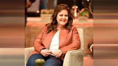 عمرو دياب ينعي الفنانة دلال عبد العزيز