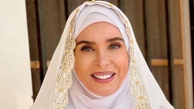 دينا عن ارتدائها الحجاب: «السيدة زينب» السبب