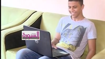 بالفيديو .. شاب مريض بالسرطان من أوائل الثانوية العامة