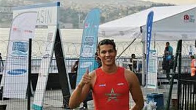 السباح المغربي حسن بركة يستعد لعبور مسافة 20كم بين مصر والسعودية