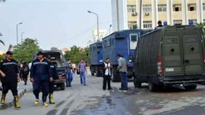 تمركز قوات وتشكيلات أمنية كبيرة أمام البوابات الرئيسية بجامعة أسيوط