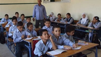 بالفيديو ..طالبة تكشف سلبيات التعليم و المدارس والمدرسين .