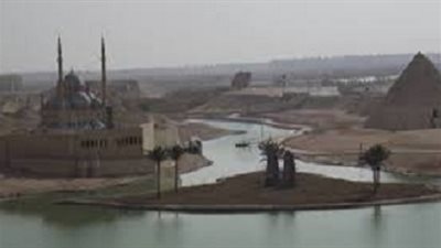 أبو النصر يقرر تعديل لائحة القرية الكونية للالتزام بالآداب العامة فى المادة المصورة.