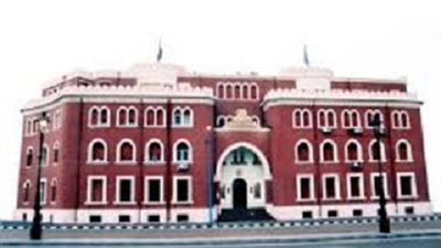 جامعة الأسكندرية تنكس الأعلام علي مبانيها
