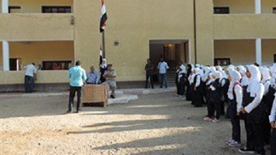 عمليات الوزارة : احالة 4 طلاب للتحقيق لعدم تحية العلم بأسيوط ..وبلطجة بأدارة البداري