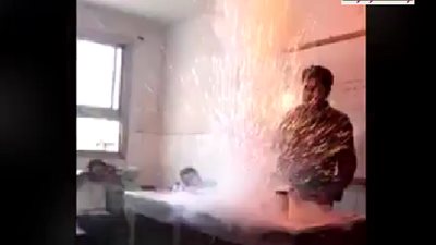 بالفيديو ..تجربة كيمياء في مدرسة حكومية تنتهي بـ 