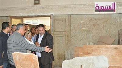 
شهر مكافأة لمدير مدرسة أم المؤمنين الثانوية بنات.. وإحالة  مدير مدرسة صلاح سالم بحلوان للتحقيق
