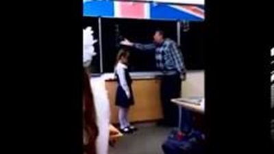 بالفيديو .. كيف انتقمت تلميذة من معلم  قام ضربها أمام زملائها