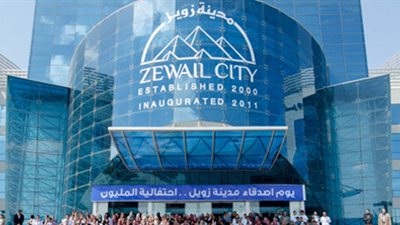 طلاب جامعة أسيوط يزورون مدينة زويل للعلوم والتكنولوجيا