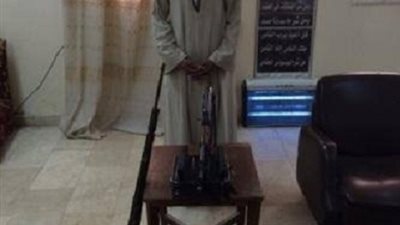 ضبط طالب بـ 